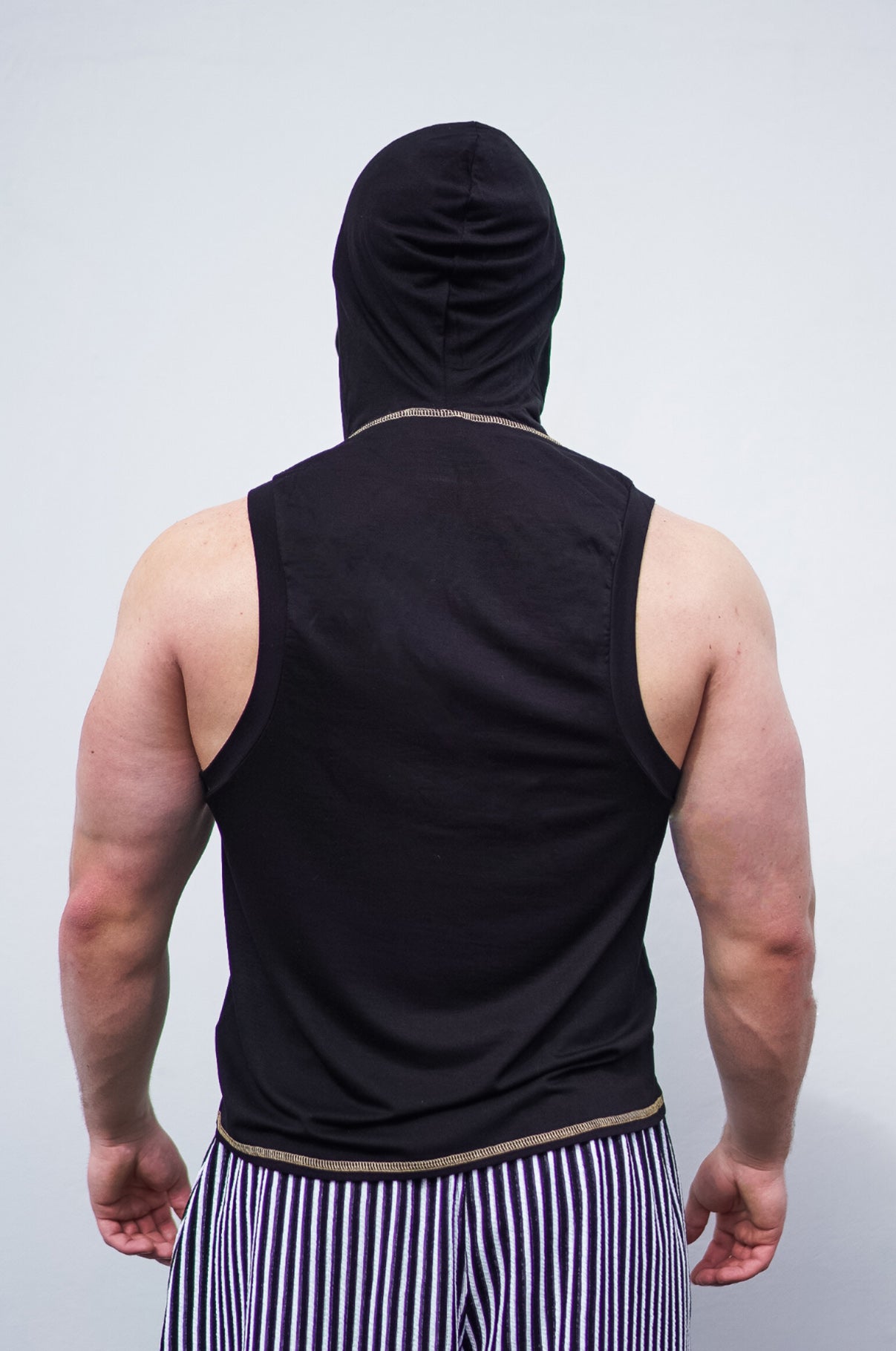 Column Noir Golden Thread hettutankur